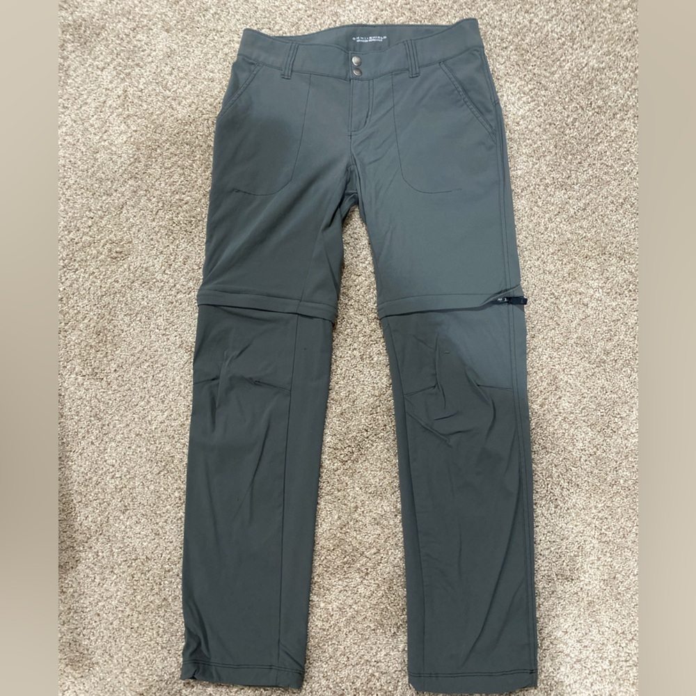 Columbia sportswear company size 6, regular gray stretch cargo Pant/shorts